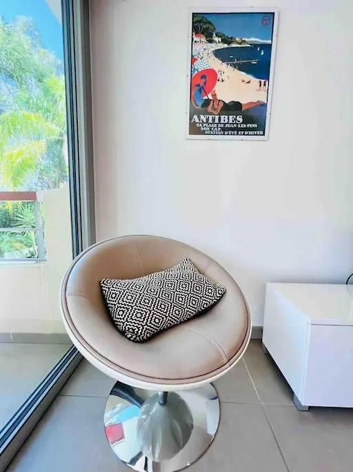 Apartment Le White Pearl : Apt 4 Prs, Parking, Clim Antibes France
