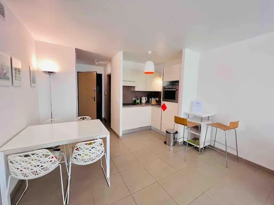 Le White Pearl : Apt 4 Prs, Parking, Clim Antibes Apartment