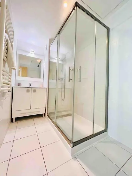 Le White Pearl : Apt 4 Prs, Parking, Clim Antibes